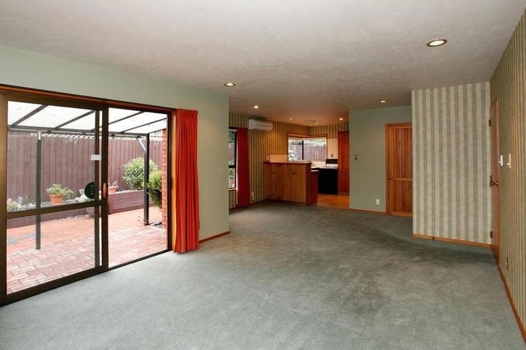 Photo of property in 2/7 Cherrywood Place, Redwood, Christchurch, 8051