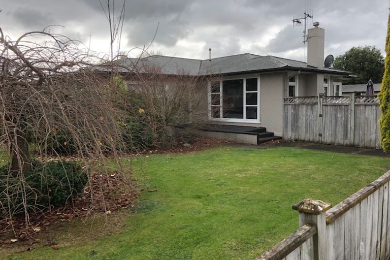 Photo of property in 1 Woodstock Place, Hokowhitu, Palmerston North, 4410