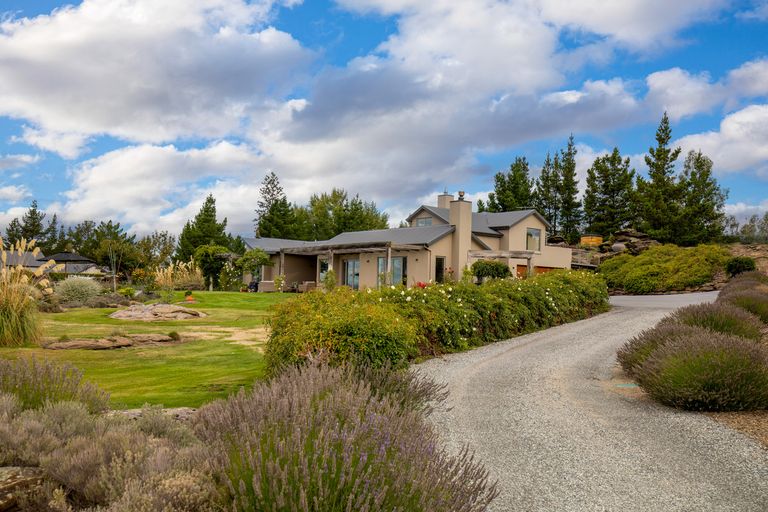 Photo of property in 10 Old Golf Course Road, Bridge Hill, Alexandra, 9320