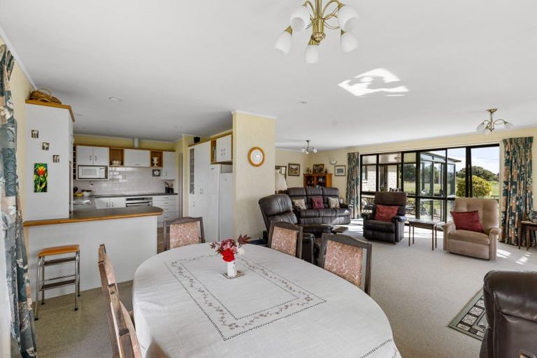 Photo of property in 205-233 Fitzherbert Road East, Aokautere, Palmerston North, 4471