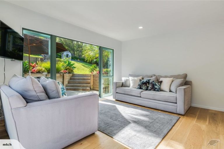 Photo of property in 1/39 Seaton Road, Murrays Bay, Auckland, 0630