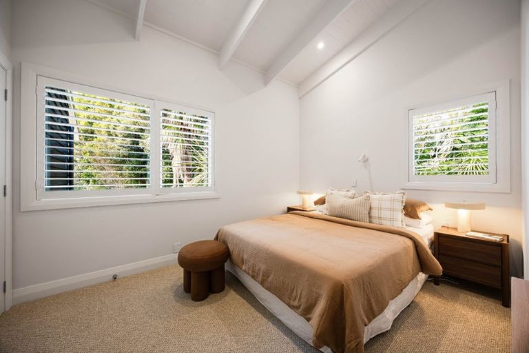 Photo of property in 47 Masterton Road, Rothesay Bay, Auckland, 0630