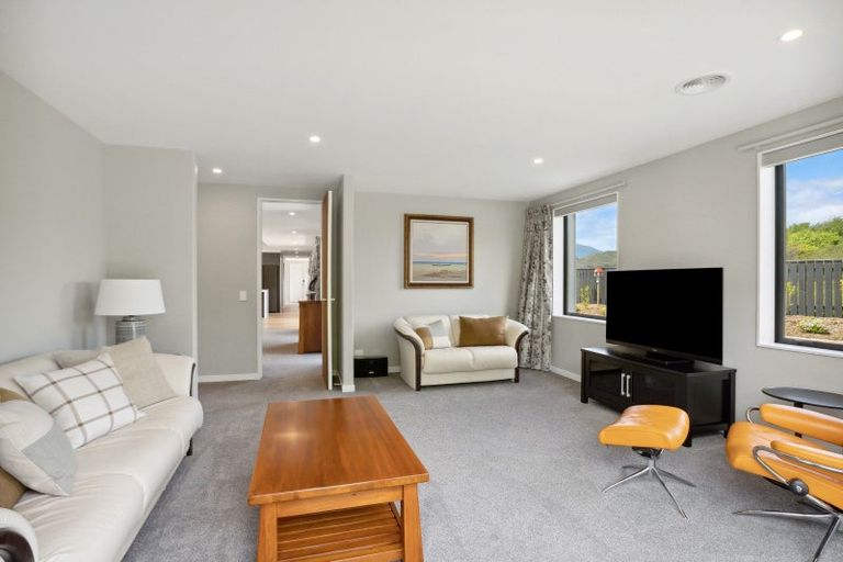 Photo of property in 5 Bressay Way, Waikanae, 5036