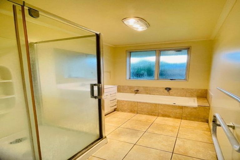 Photo of property in 53 Kayes Road, Pukekohe, 2120