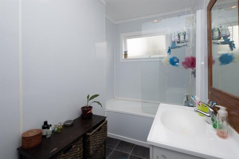 Photo of property in 9 Domain Road, Toko, Stratford, 4392