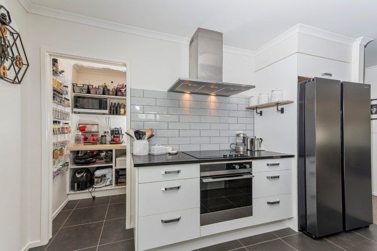 Photo of property in 13 Papa Orchard Drive, Kumeu, 0810