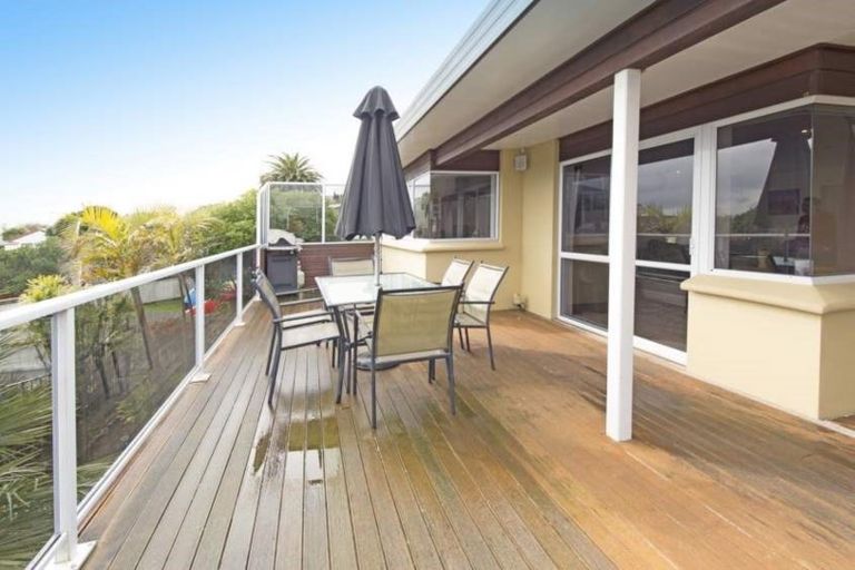 Photo of property in 1312 Whangaparaoa Road, Army Bay, Whangaparaoa, 0930