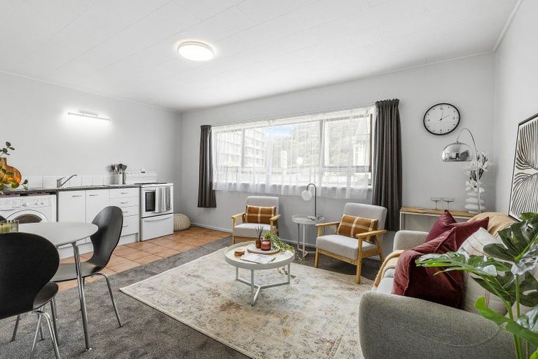 Photo of property in 3/52 Russell Terrace, Berhampore, Wellington, 6023