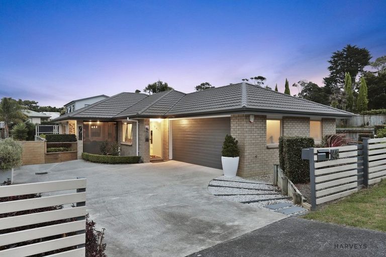 Photo of property in 48 Godley Road, Green Bay, Auckland, 0604