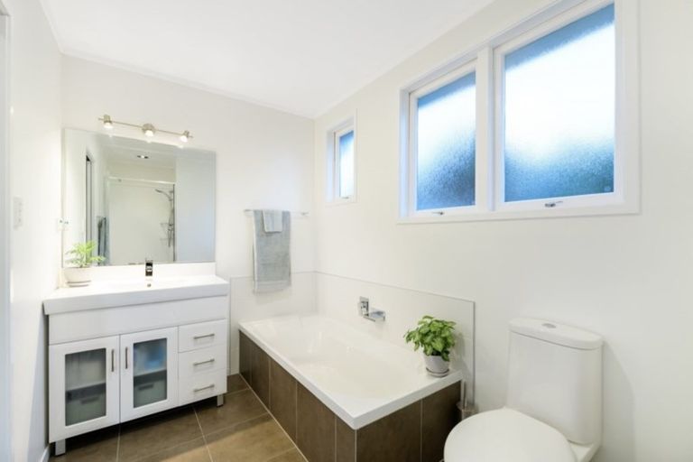 Photo of property in 26 Endeavour Avenue, Welcome Bay, Tauranga, 3112