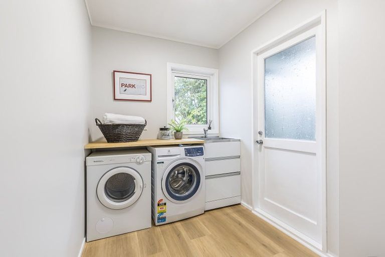 Photo of property in 17 John Witton Drive, Crofton Downs, Wellington, 6035