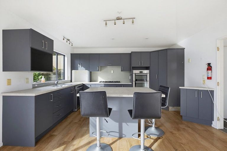 Photo of property in 28 Sailmaker Close, Whitby, Porirua, 5024