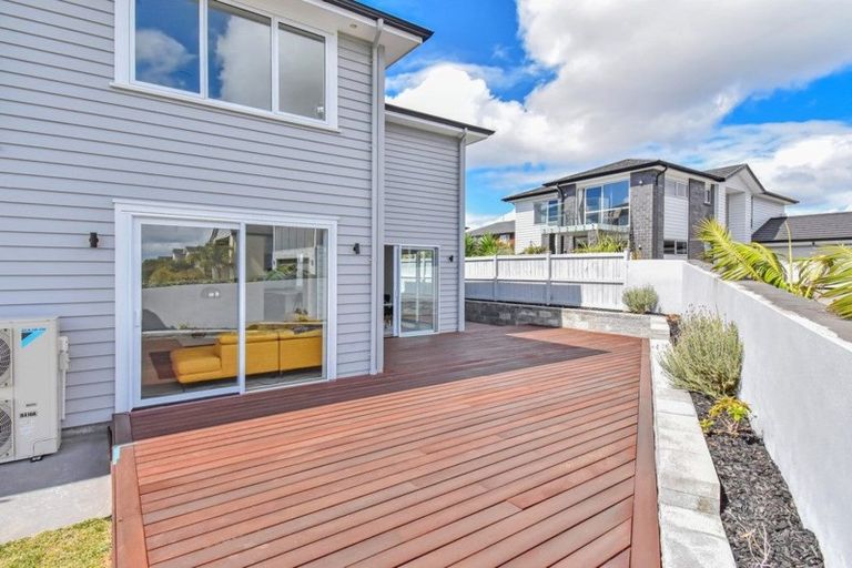 Photo of property in 16 Milano Boulevard, Karaka, Papakura, 2113