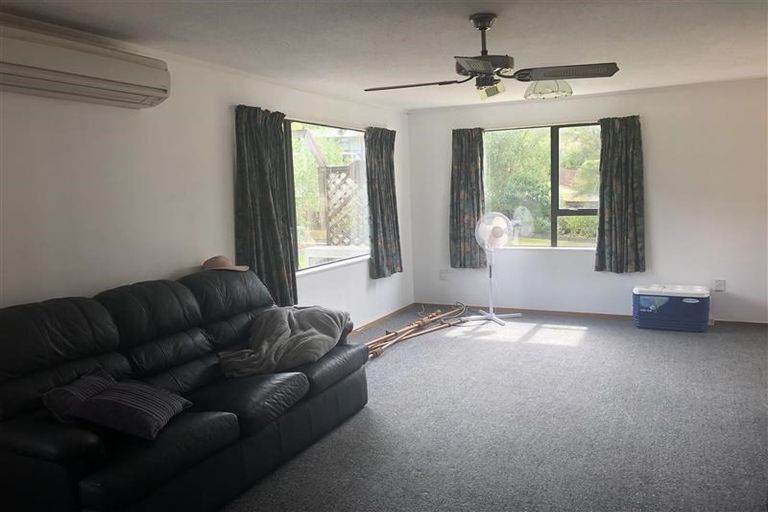 Photo of property in 2 Bogle Grove, Stokes Valley, Lower Hutt, 5019