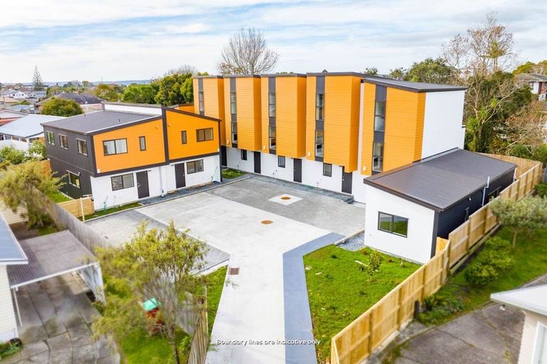 Photo of property in 3/10 Orchid Place, Te Atatu South, Auckland, 0610