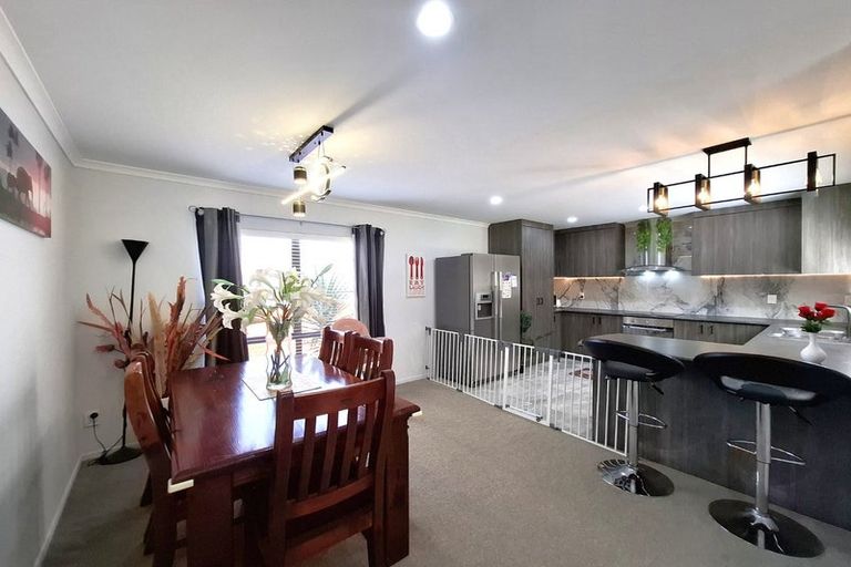 Photo of property in 36 Saralee Drive, Manurewa, Auckland, 2105