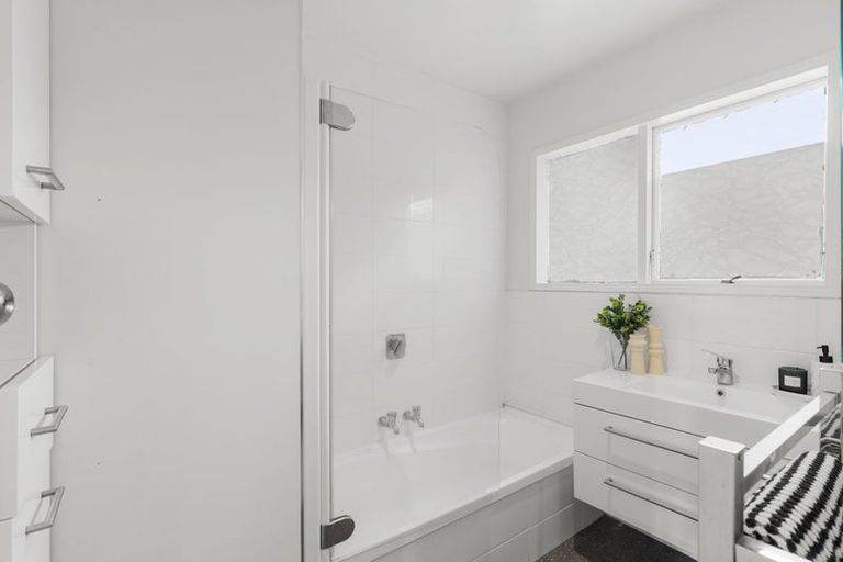 Photo of property in 2/27 Burdale Street, Riccarton, Christchurch, 8011
