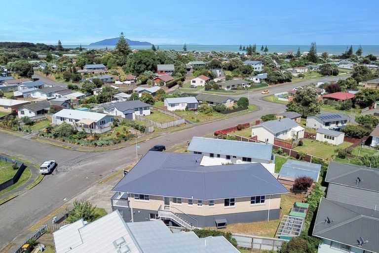 Photo of property in 6a-b Simcox Street, Otaki Beach, Otaki, 5512