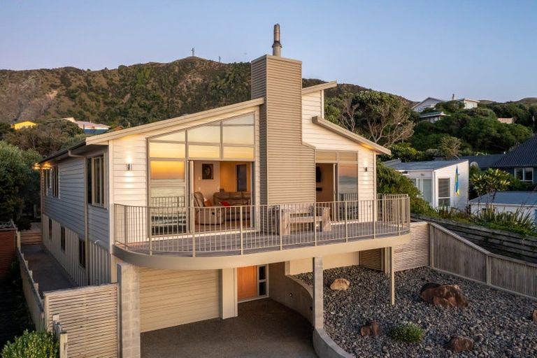 Photo of property in 52 The Parade, Paekakariki, 5034