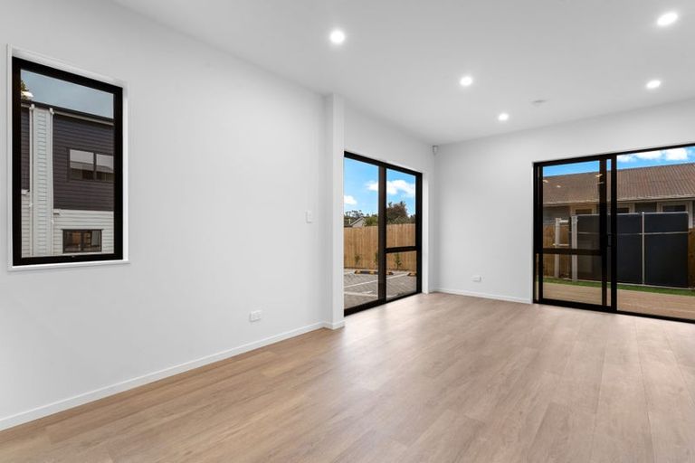 Photo of property in 5/1 Kahikatea Place, Ranui, Auckland, 0612