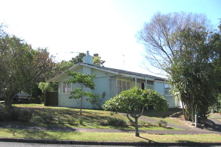 Photo of property in 16 Cutler Street, New Lynn, Auckland, 0600