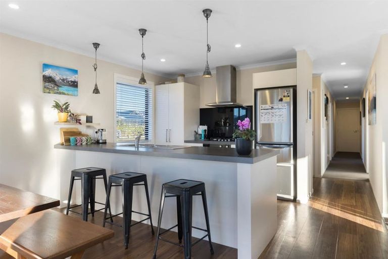 Photo of property in 2 Kingfisher Crescent, Albert Town, Wanaka, 9305