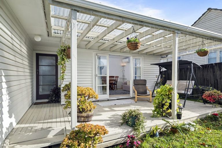 Photo of property in 1/160 Forrest Hill Road, Forrest Hill, Auckland, 0620