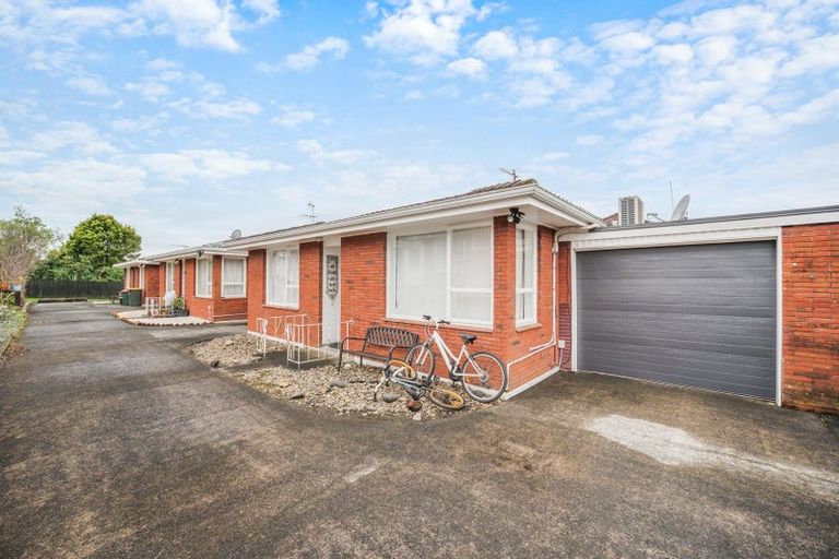 Photo of property in 2/8 Akehurst Avenue, New Lynn, Auckland, 0600