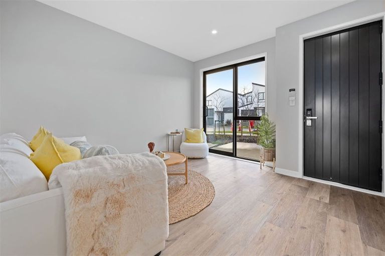 Photo of property in 14 Pohewa Road, Silverdale, 0932