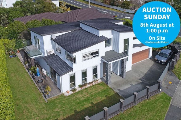 Photo of property in 114 Lake Panorama Drive, Henderson Valley, Auckland, 0612