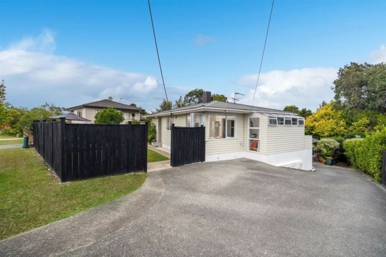 Photo of property in 1/32 Trinidad Road, Sunnynook, Auckland, 0620