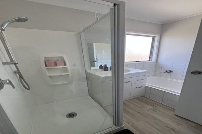 Photo of property in 95 Santiago Crescent, Unsworth Heights, Auckland, 0632