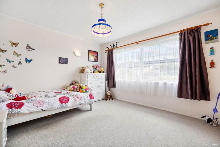 Photo of property in 16 Kurnell Drive, Botany Downs, Auckland, 2010