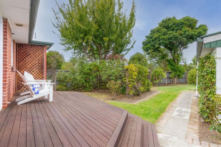 Photo of property in 76 Greendale Avenue, Avonhead, Christchurch, 8042