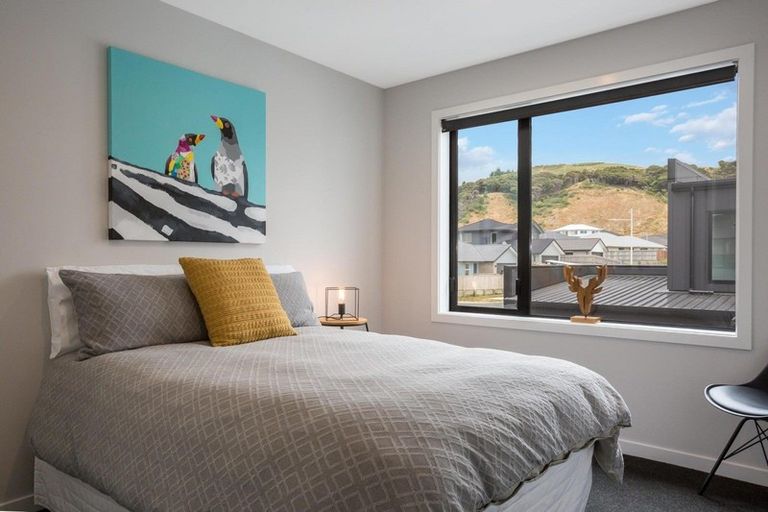 Photo of property in 15 Yorkshire Close, Whitby, Porirua, 5024