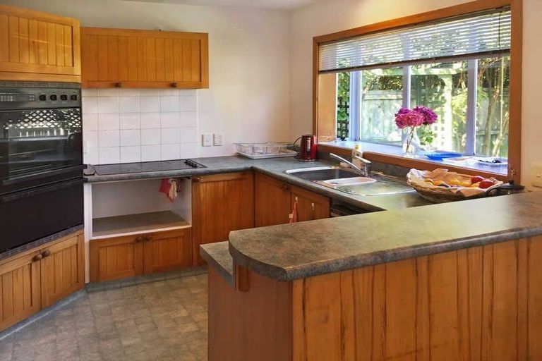 Photo of property in 102 Apsley Drive, Avonhead, Christchurch, 8042