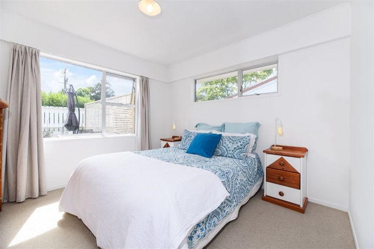 Photo of property in 1/38 Hillcrest Avenue, Hillcrest, Auckland, 0627