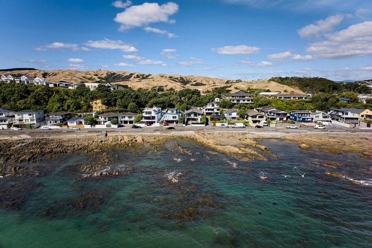 Photo of property in 25 Sunset Parade, Plimmerton, Porirua, 5026