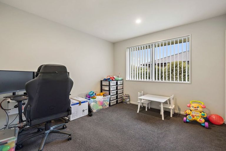 Photo of property in 1 Keeper Close, Woodend, 7610