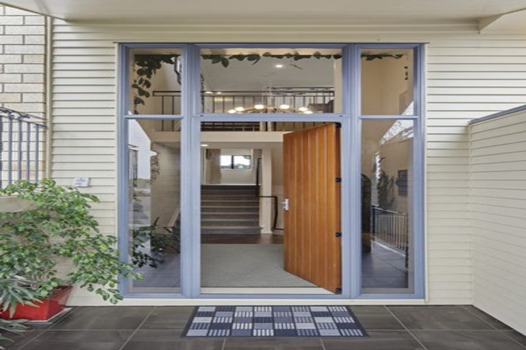 Photo of property in 11 Sangam Place, Pukekohe, 2120