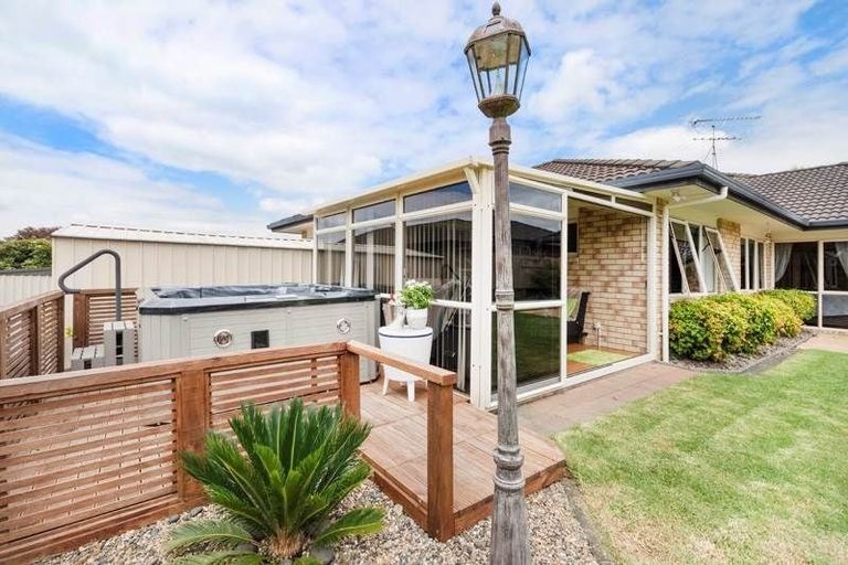 Photo of property in 8 Parkhaven Drive, Rosehill, Papakura, 2113