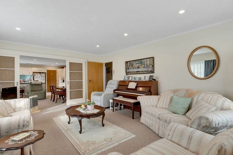 Photo of property in 42 Oxford Street, Tawa, Wellington, 5028