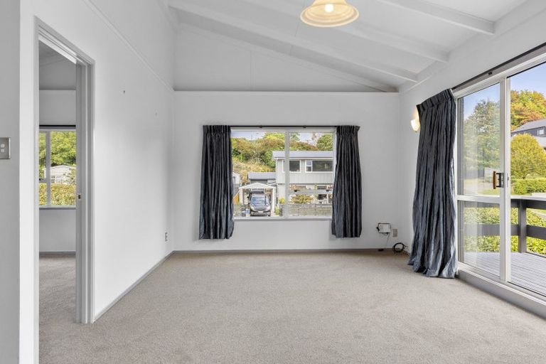 Photo of property in 32 Tremaine Avenue, Two Mile Bay, Taupo, 3330