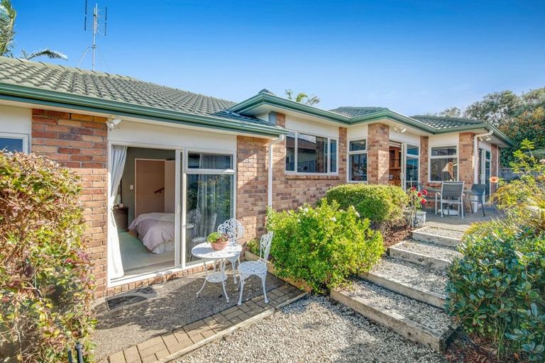 Photo of property in 25 Chesterfield Way, Orewa, 0931