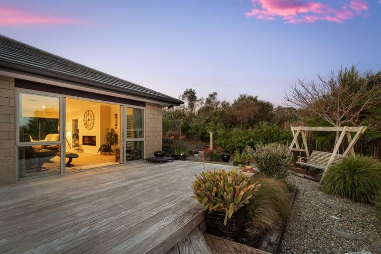 Photo of property in 21 Laguna Place, Matakatia, Whangaparaoa, 0930