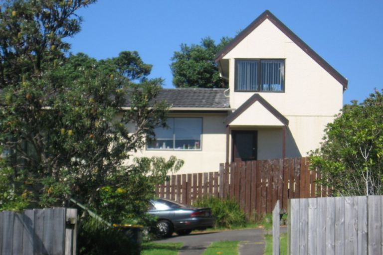 Photo of property in 2/479 Beach Road, Murrays Bay, Auckland, 0630