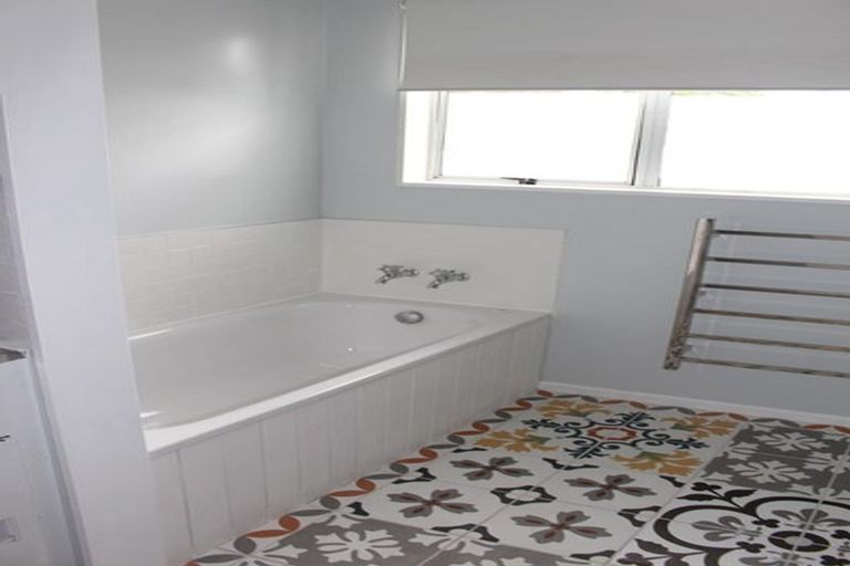 Photo of property in 28 Weka Road, Raumati Beach, Paraparaumu, 5032