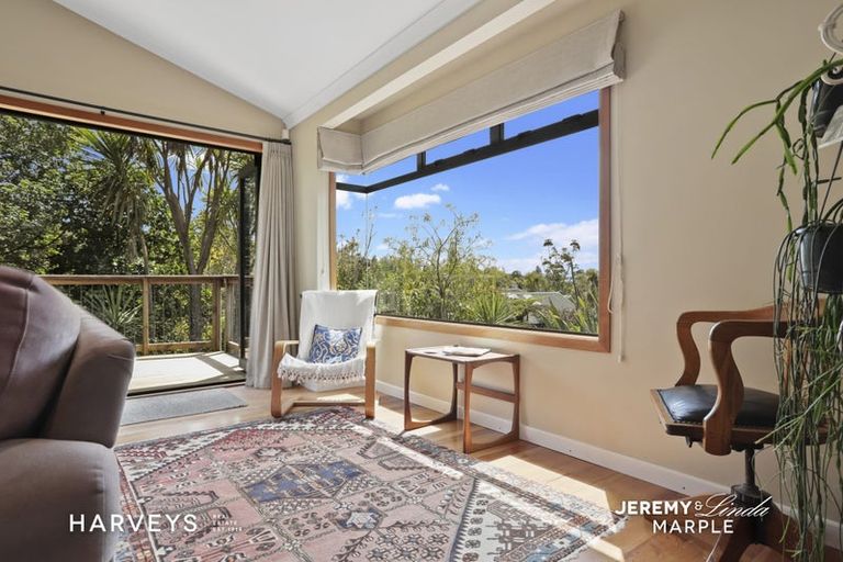 Photo of property in 17 West Lynn Road, Titirangi, Auckland, 0604