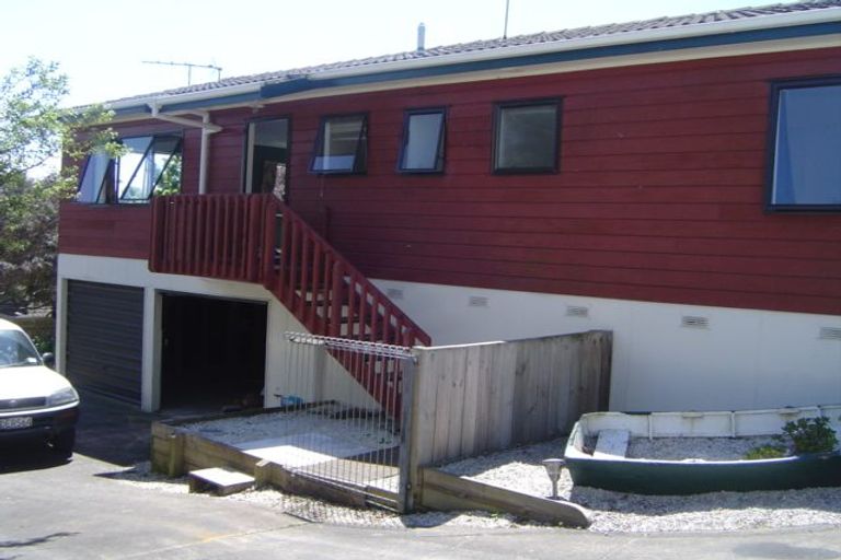 Photo of property in 2/23 William Souter Street, Forrest Hill, Auckland, 0620