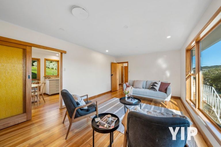 Photo of property in 10 Omega Street, Newlands, Wellington, 6037